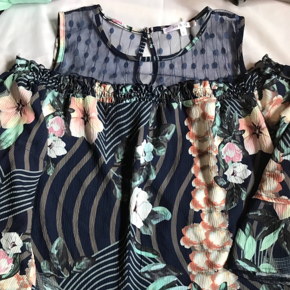 Joy & Co Small beautiful blouse